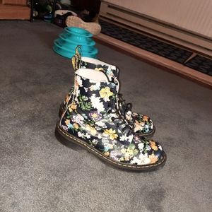 Dr.Martins flower boots